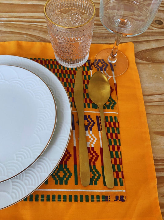 Table dressée avec le linge de table indigo de la collection Tita — Keur Nani
