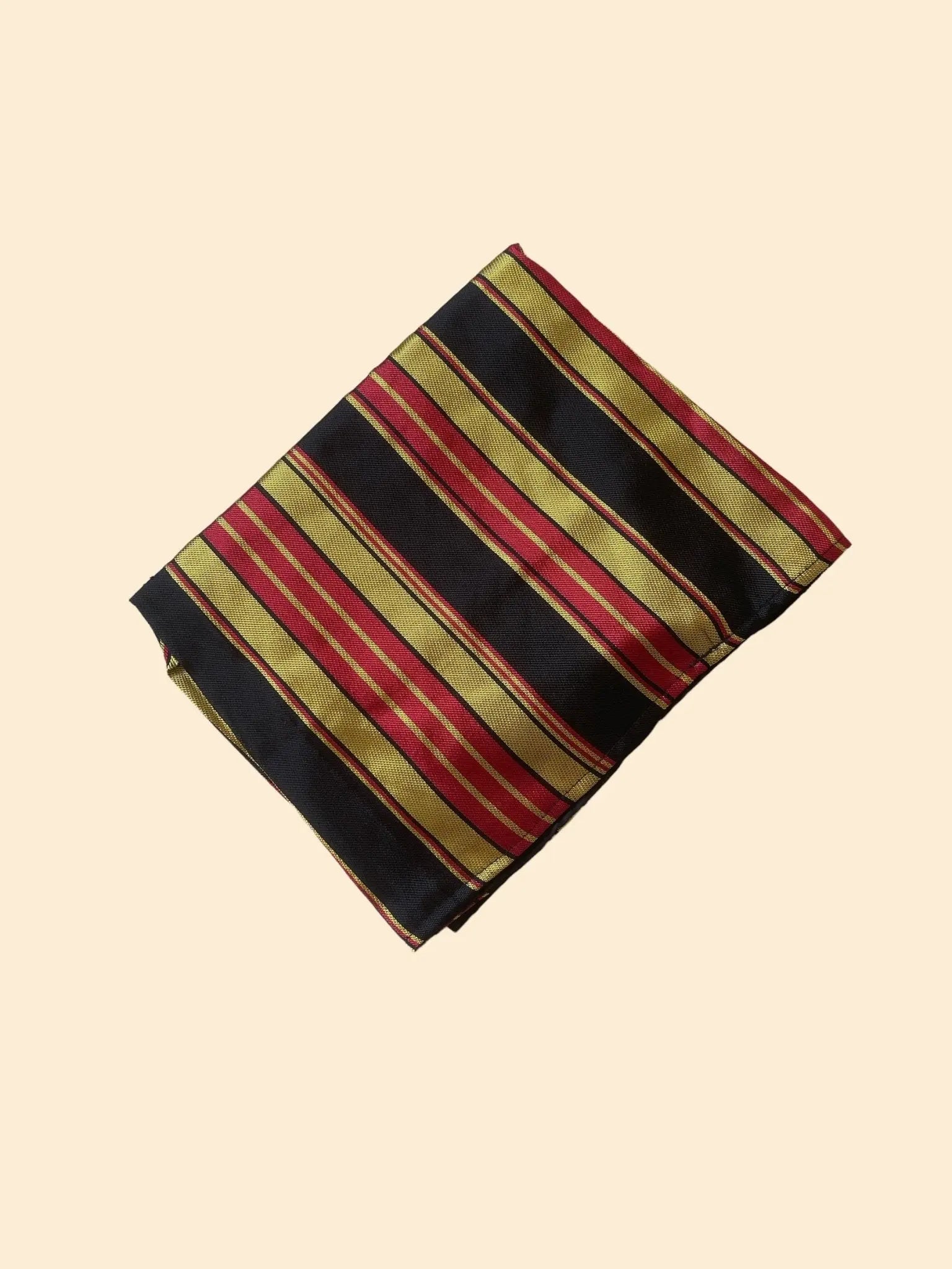 Chemin de table Berbère – Élégance artisanale et motifs inspirés de l'art berbère pour sublimer votre décoration